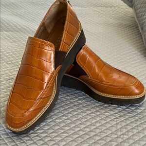 Cognac Crocodile Pattern Women’s Loafers Donald Pliner size 8.5